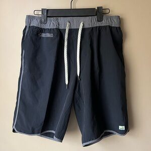 Men’s Vuori black athletic shorts